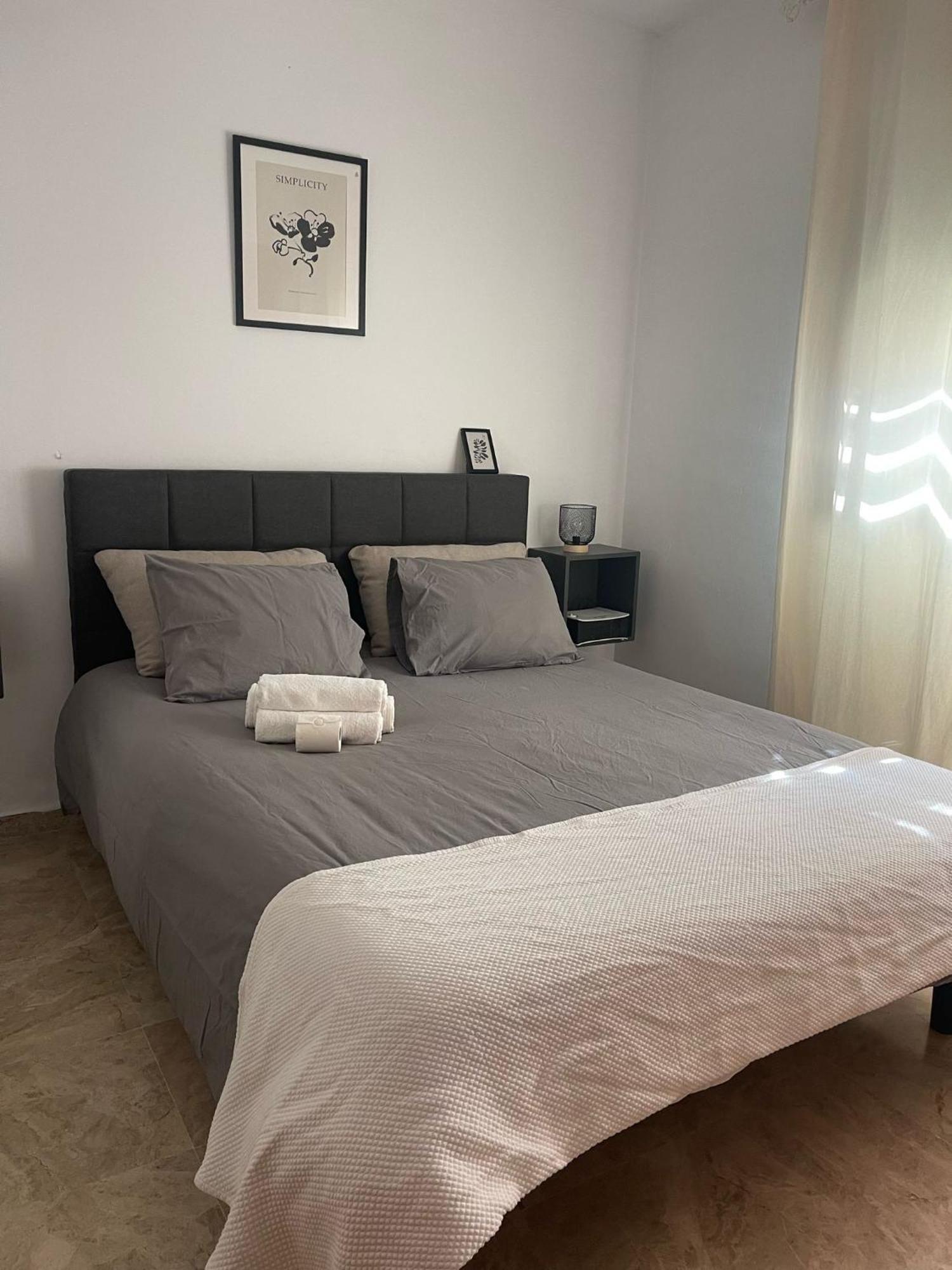 Astral-Habitacion Doble Privada En Casa Compartida-Uebica2 호텔 마리나데알자라프 외부 사진